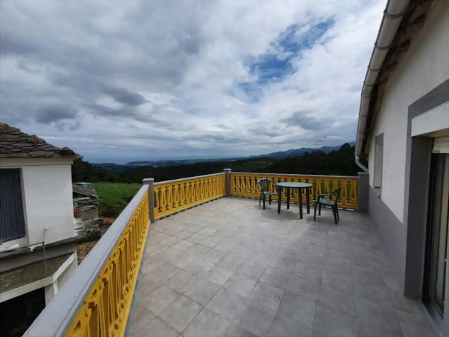 Haus oder Chalet zur Miete in Coaña Terrasse von Haus oder Chalet zur Miete in Coaña mit Terrasse und Möbliert