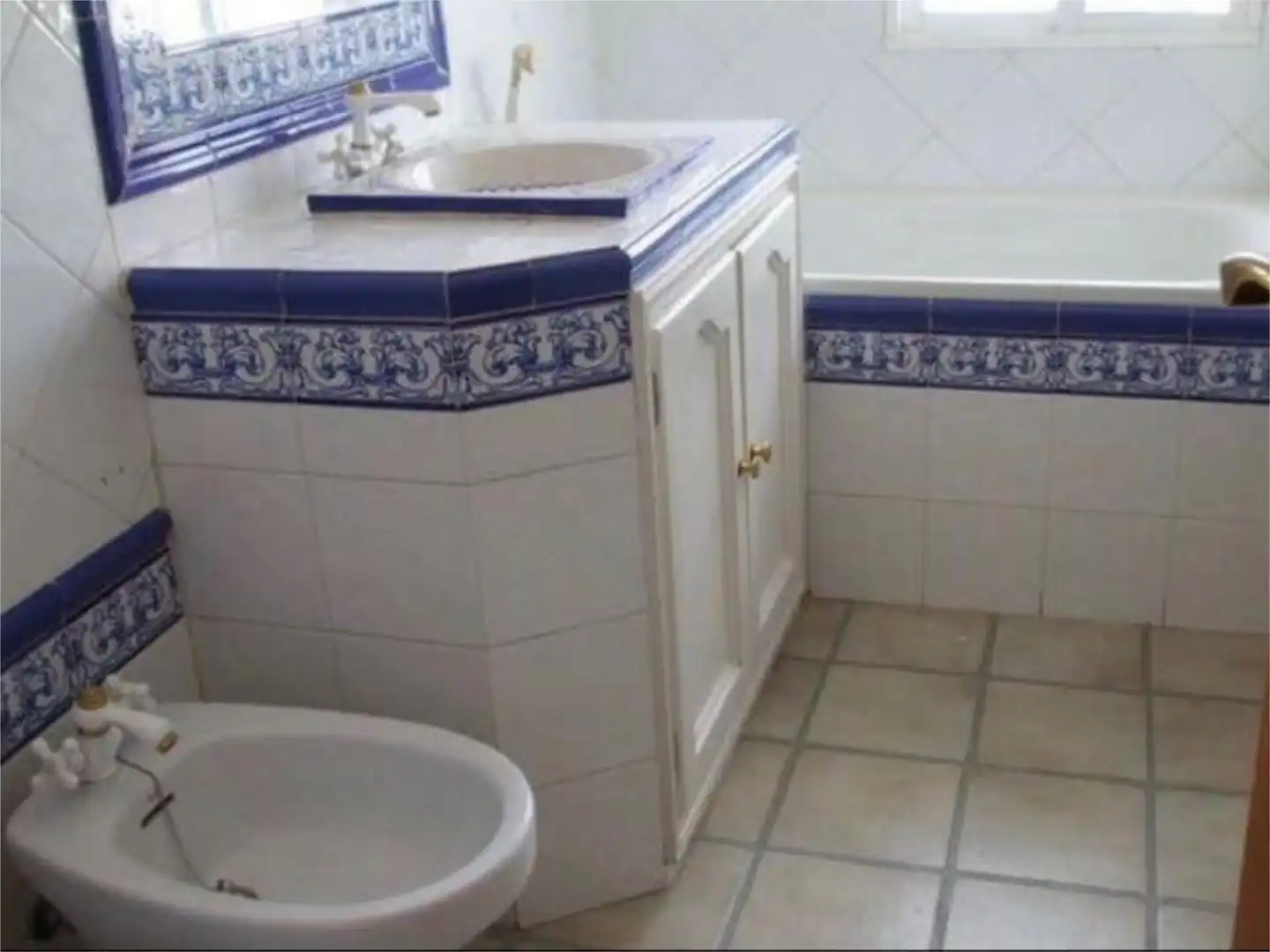 Piso en venta en Carretera Bollullos, 1v, Bollullos de la Mitación Baño de Piso en venta en Bollullos de la Mitación con Terraza, Piscina y Balcón