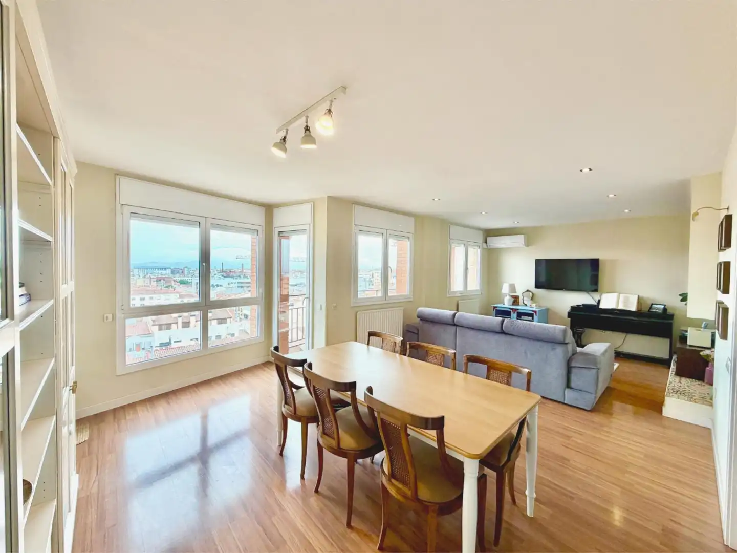 Wohnzimmer von Wohnung zum Verkauf in Sabadell mit Klimaanlage und Balkon