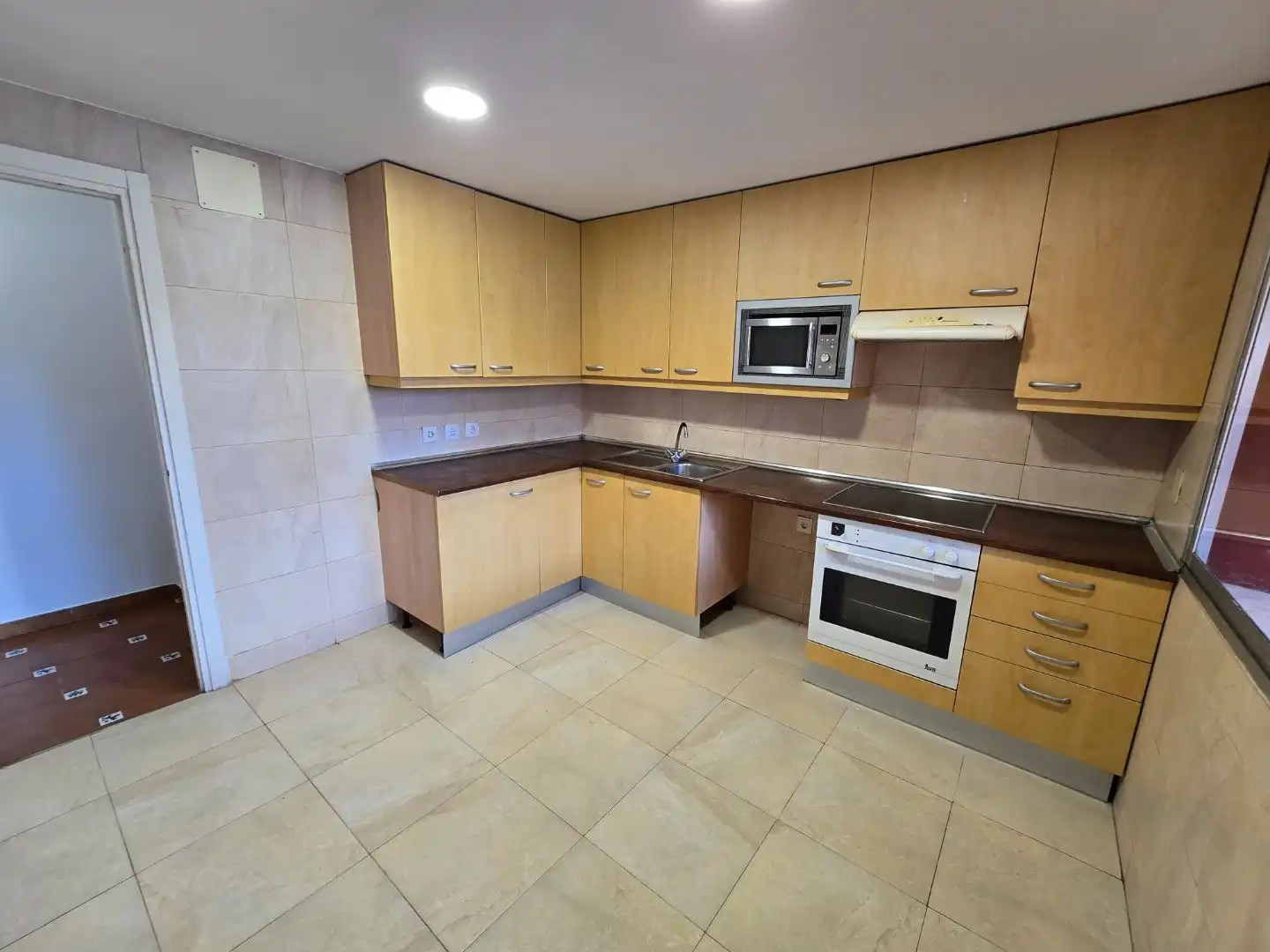 Casa o chalet en venta en Calle Hurtada, 16, Hoyo de Manzanares Cocina de Casa o chalet en venta en Hoyo de Manzanares con Piscina