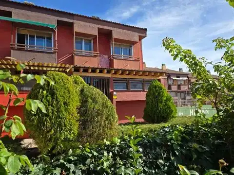 Casa o chalet en venta en Calle Hurtada, 16, Hoyo de Manzanares Vista exterior de Casa o chalet en venta en Hoyo de Manzanares con Piscina