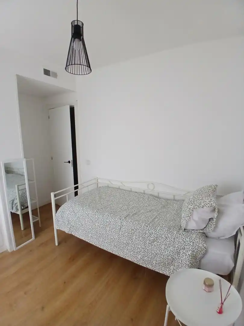 Zimmer in Calle de Aramayona, 2, Rejas