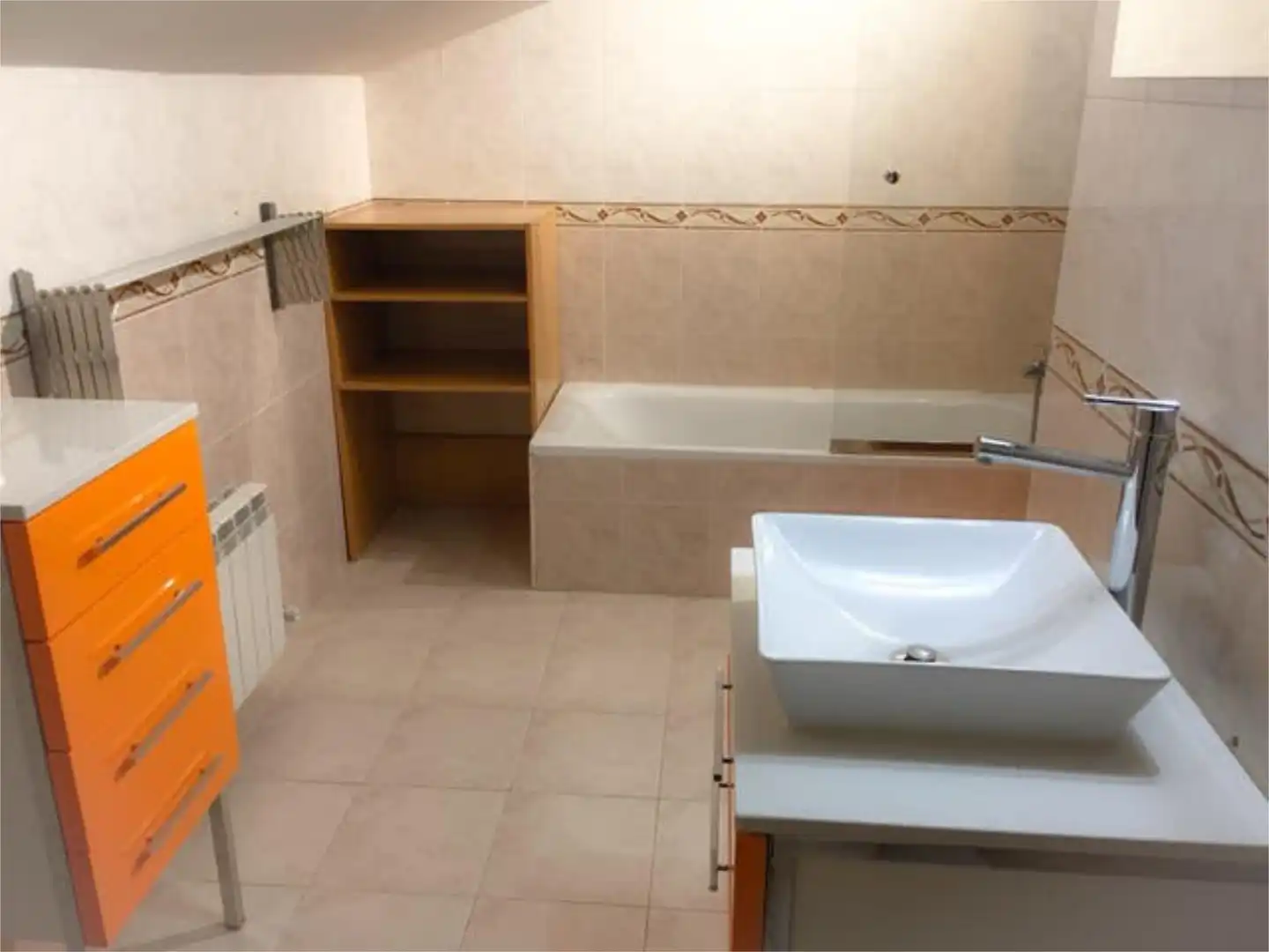 Apartamento en venta en Trobajo del Camino Baño de Apartamento en venta en San Andrés del Rabanedo