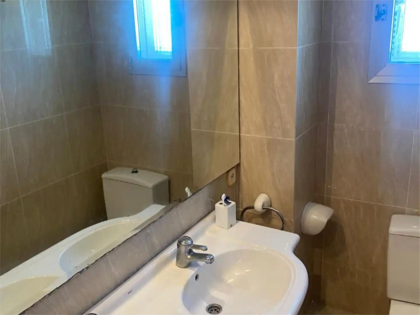 Wohnung zum Verkauf in Avinguda de Les Gavines, 191, El Perellonet Badezimmer von Wohnung zum Verkauf in Valencia Capital mit Schwimmbad und Balkon