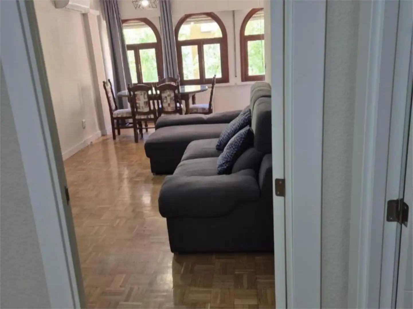 Pis en venda a Calle San Vicente de Paul, 5, Centro Sala d'estar de Pis en venda en Cáceres amb Aire condicionat, Calefacció i Parquet