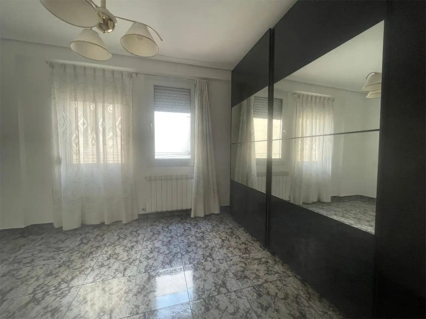 Habitación de Piso en venta en Zaragoza con Aire acondicionado y Calefacción