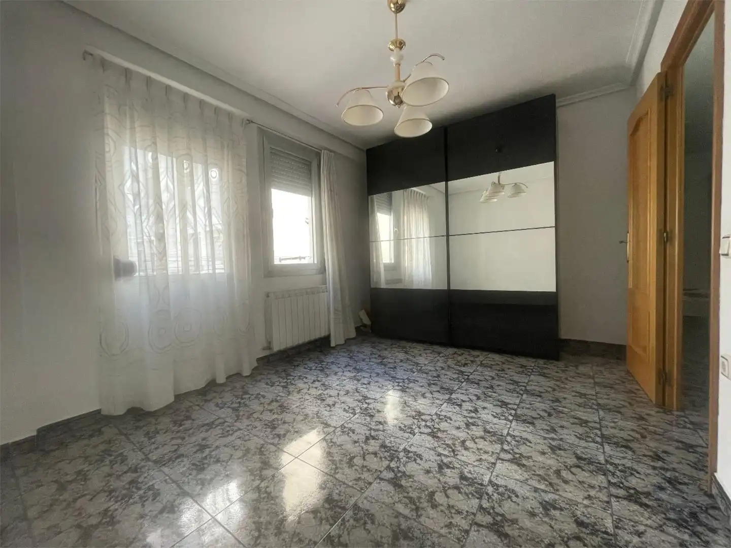 Habitación de Piso en venta en Zaragoza con Aire acondicionado y Calefacción