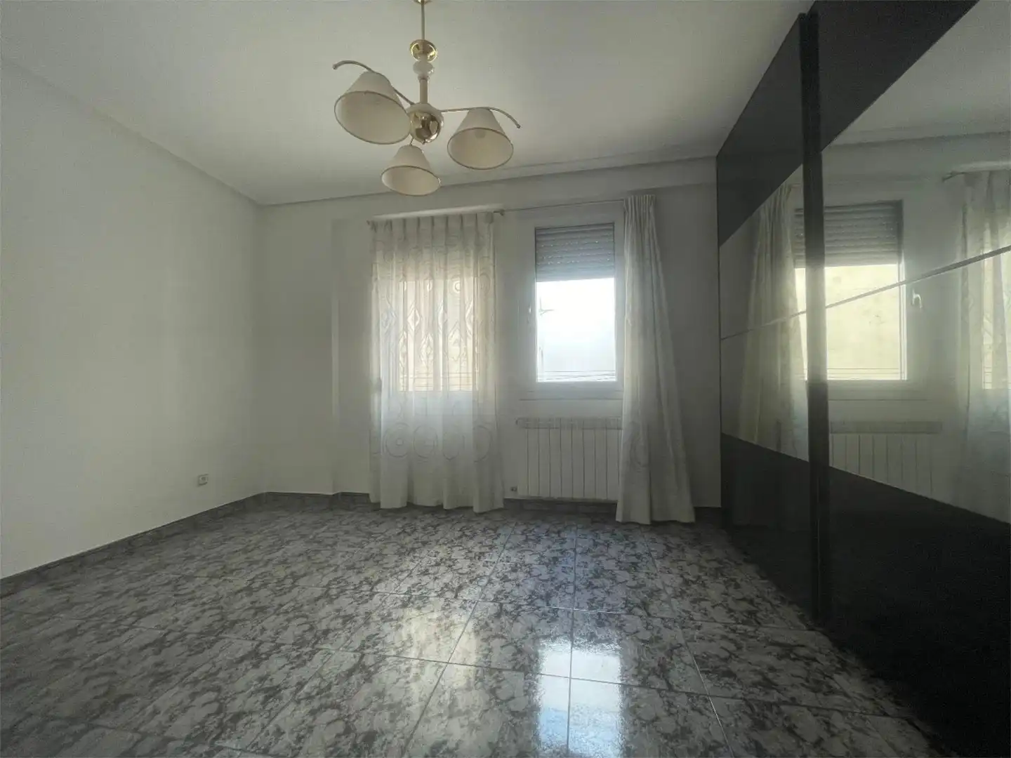 Habitación de Piso en venta en Zaragoza con Aire acondicionado y Calefacción