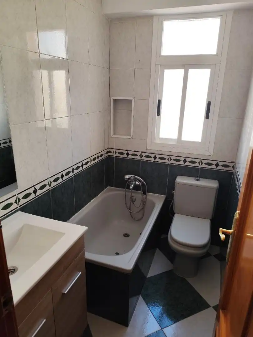 Pis en venda a Carretera de Níjar, 293, Los Molinos - Villa Blanca Bany de Pis en venda en Almería Capital