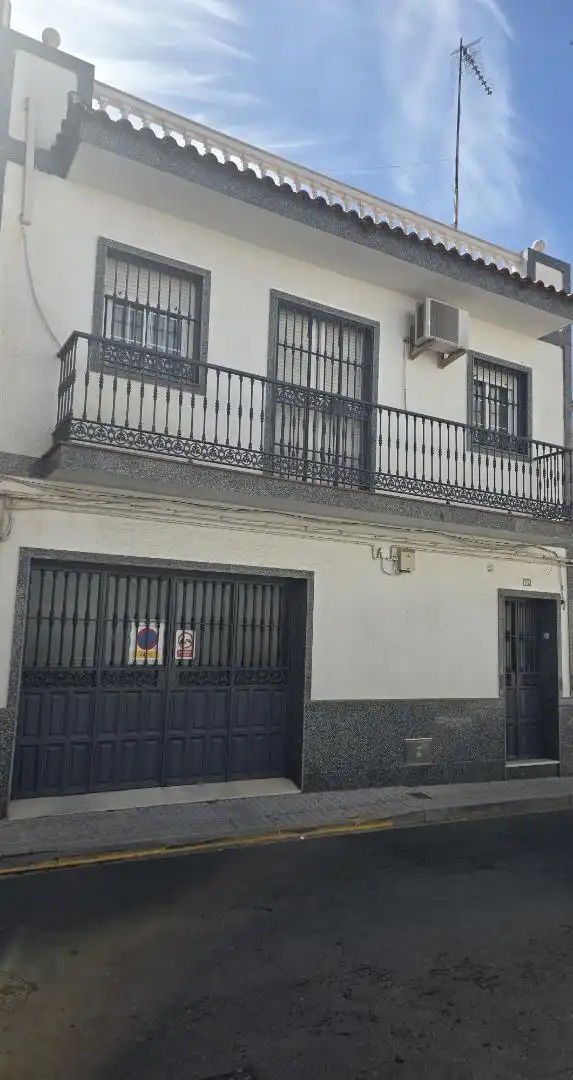 Einfamilien-Reihenhaus zum Verkauf in Calle Alcuceros, 72, Bellavista Außenansicht von Einfamilien-Reihenhaus zum Verkauf in Sevilla Capital mit Klimaanlage, Terrasse und Balkon
