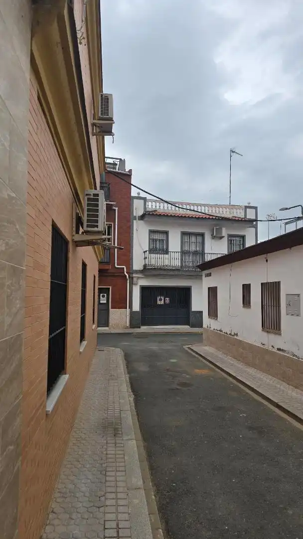 Casa adosada en venta en Calle Alcuceros, 72, Bellavista Vista exterior de Casa adosada en venta en Sevilla Capital con Aire acondicionado, Terraza y Balcón