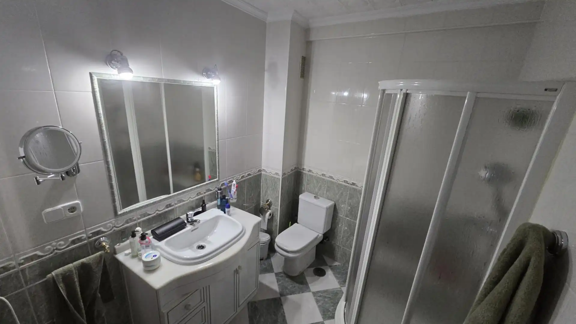 Casa adosada en venta en Calle Alcuceros, 72, Bellavista Baño de Casa adosada en venta en Sevilla Capital con Aire acondicionado, Terraza y Balcón