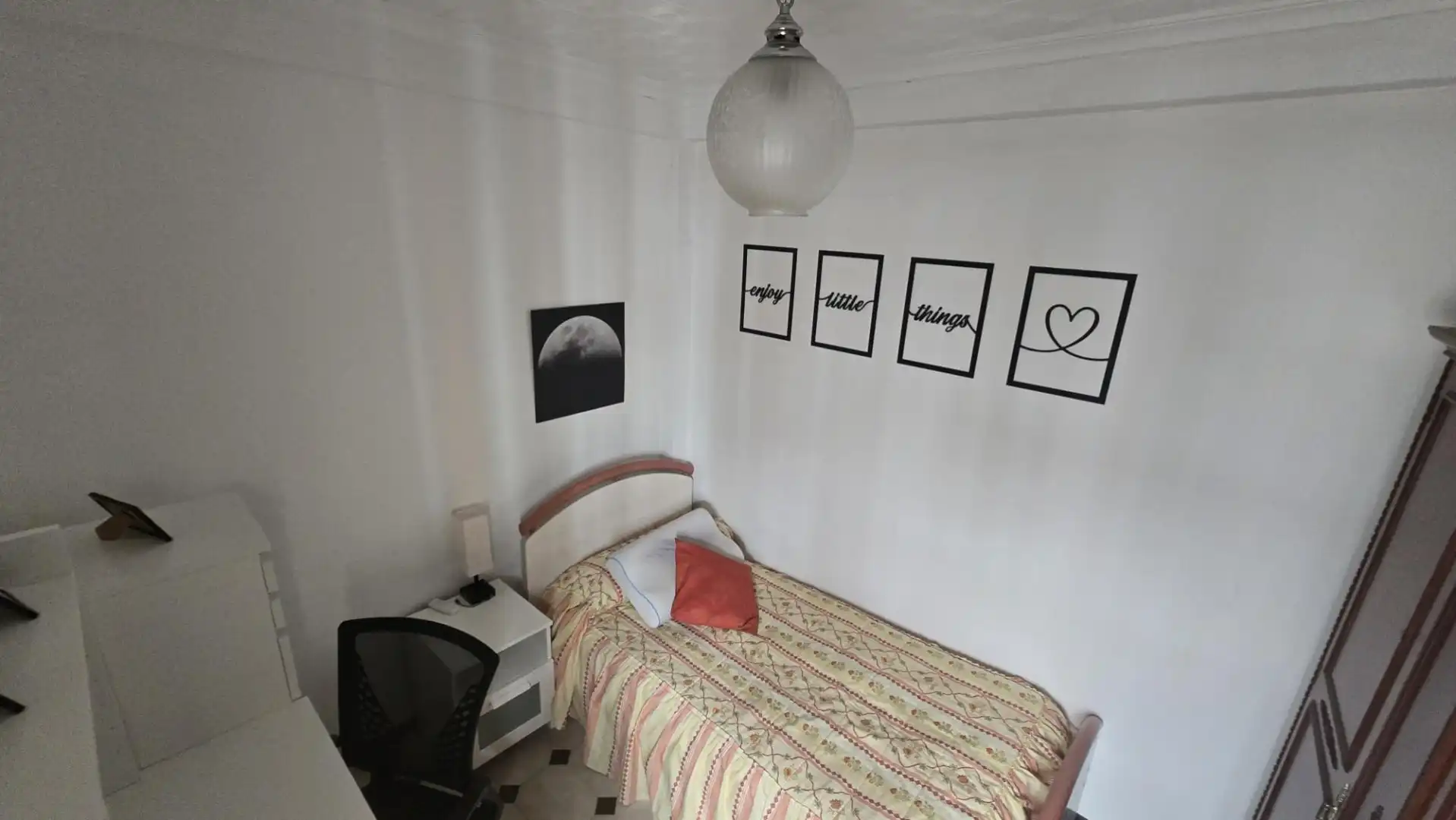 Casa adosada en venta en Calle Alcuceros, 72, Bellavista Habitación de Casa adosada en venta en Sevilla Capital con Aire acondicionado, Terraza y Balcón