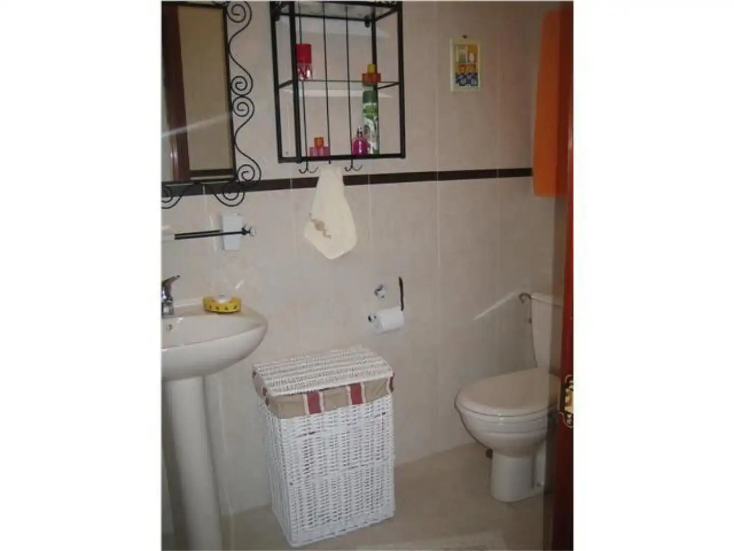 Piso en venta en Calle Socobio, 20, Castañeda Baño de Piso en venta en Castañeda con Calefacción, Parquet y Terraza