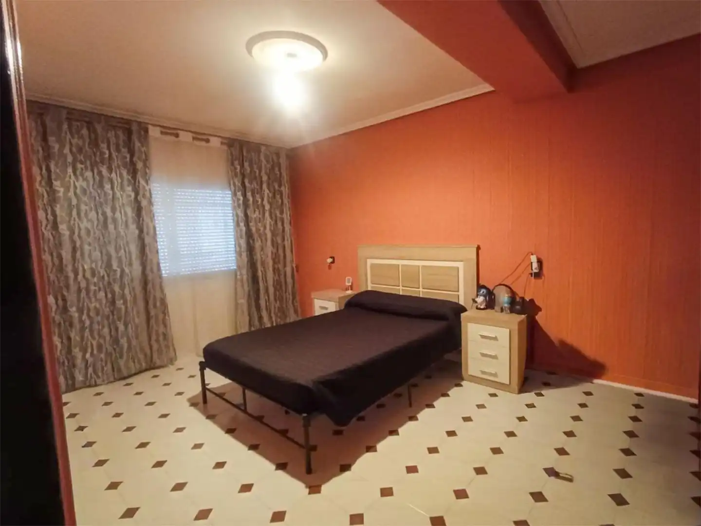 Casa adosada en venta en Calle Jacinto Benavente, 18, Madroñera Habitación de Casa adosada en venta en Madroñera con Terraza