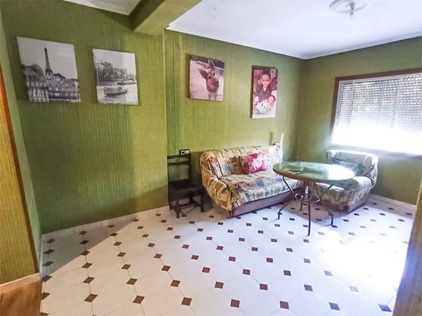 Casa adosada en venta en Calle Jacinto Benavente, 18, Madroñera Sala de estar de Casa adosada en venta en Madroñera con Terraza