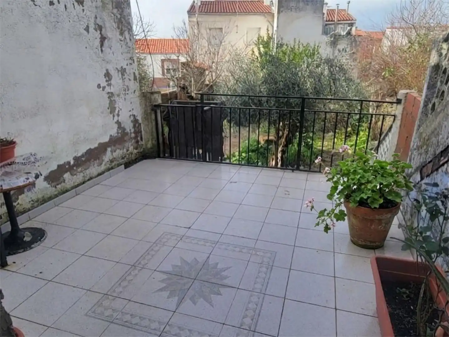 Casa adosada en venta en Calle Jacinto Benavente, 18, Madroñera Terraza de Casa adosada en venta en Madroñera con Terraza