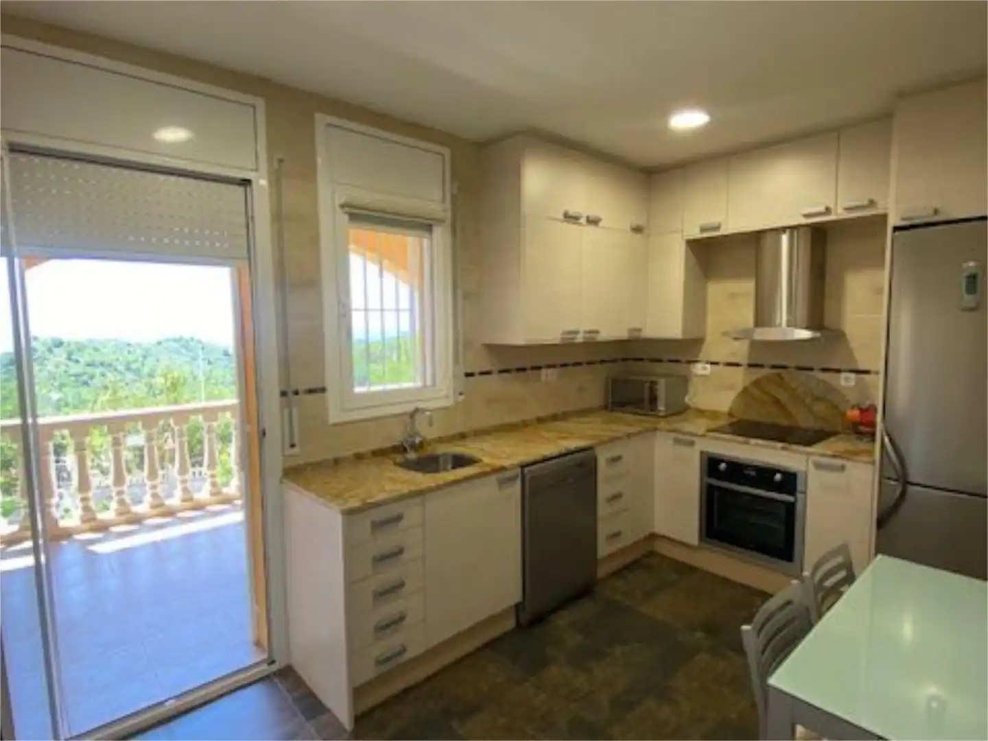 Casa o chalet en venta en Avinguda Stanta Maria de Montserrat, 24, Segur de Calafell Cocina de Casa o chalet en venta en Calafell con Balcón