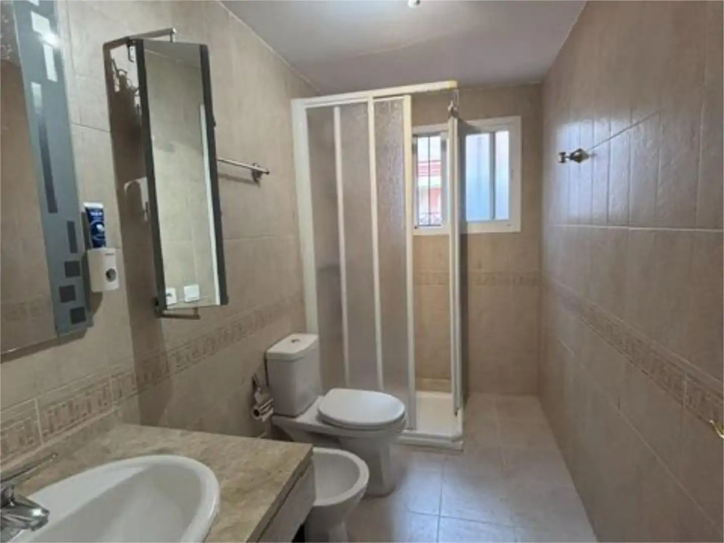 Casa o xalet en venda a Aljamar Bany de Casa o xalet en venda en Tomares amb Aire condicionat, Terrassa i Balcó
