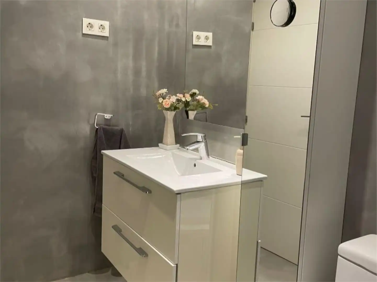 Dúplex en venta en Carrer de Marià Fortuny, 8, Centre Baño de Dúplex en venta en Sant Boi de Llobregat con Aire acondicionado, Terraza y Balcón