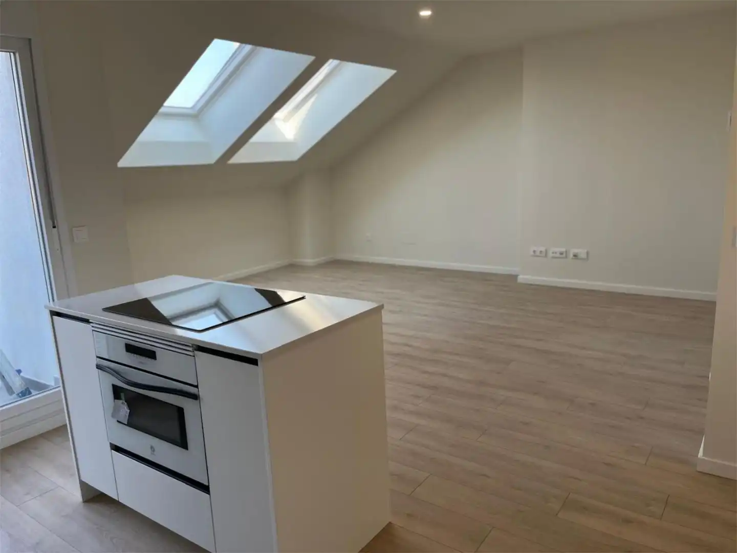 Piso de alquiler en Paseo de Zorrilla, 137, La Rubia Cocina de Piso de alquiler en Valladolid Capital con Aire acondicionado, Calefacción y Jardín privado