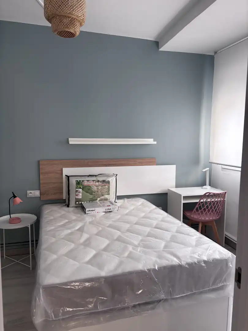 Bedroom of Flat for share in Torrelavega   with Heating and Furnished