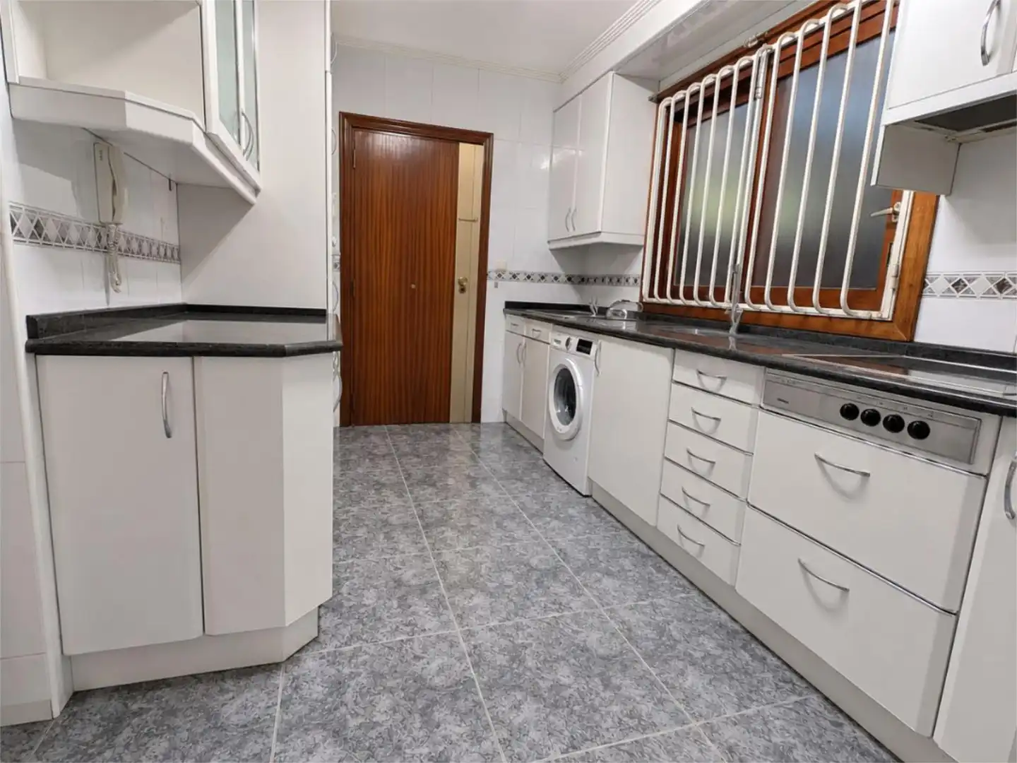 Cocina de Piso en venta en Donostia - San Sebastián  con Balcón