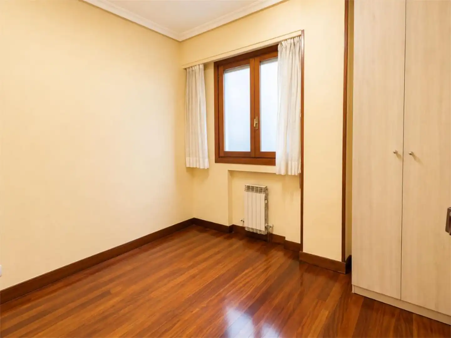 Habitación de Piso en venta en Donostia - San Sebastián  con Balcón