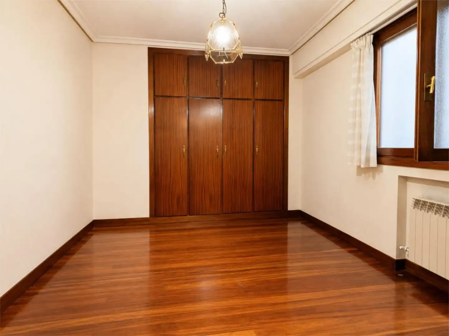 Habitación de Piso en venta en Donostia - San Sebastián  con Balcón