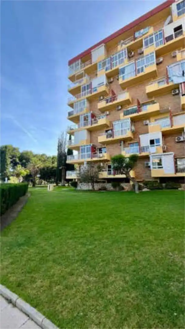 Estudio en venta en Parque de la Paloma Vista exterior de Estudio en venta en Benalmádena con Terraza y Piscina