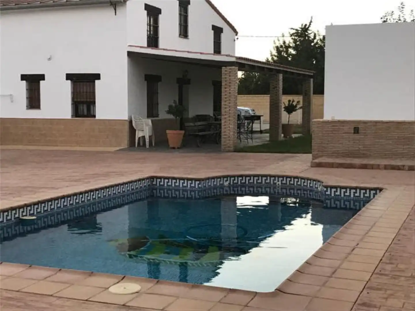 Casa adosada en venta en Pedanías Norte Piscina de Casa adosada en venta en Utrera con Jardín privado y Piscina