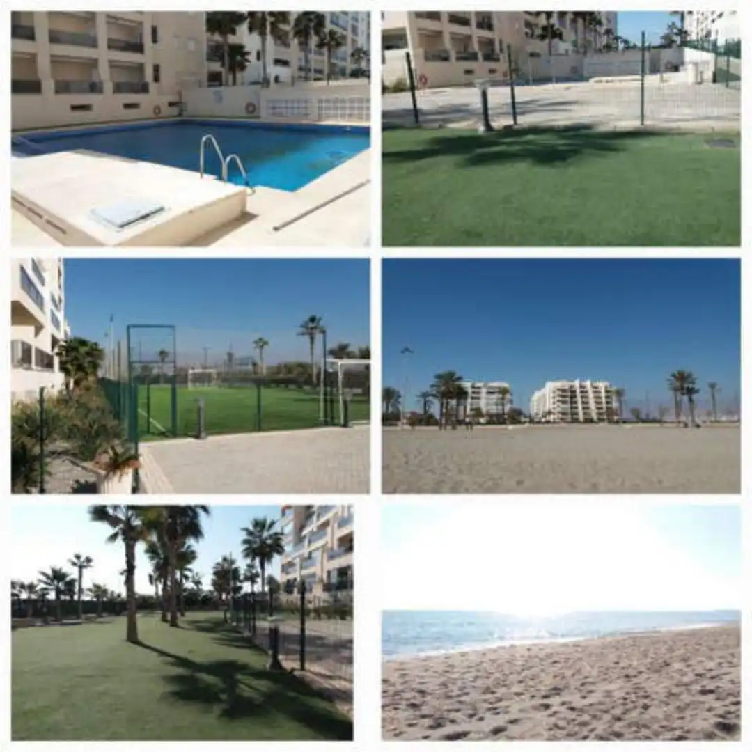 Außenansicht von Wohnung zur Miete in Roquetas de Mar mit Heizung, Terrasse und Schwimmbad