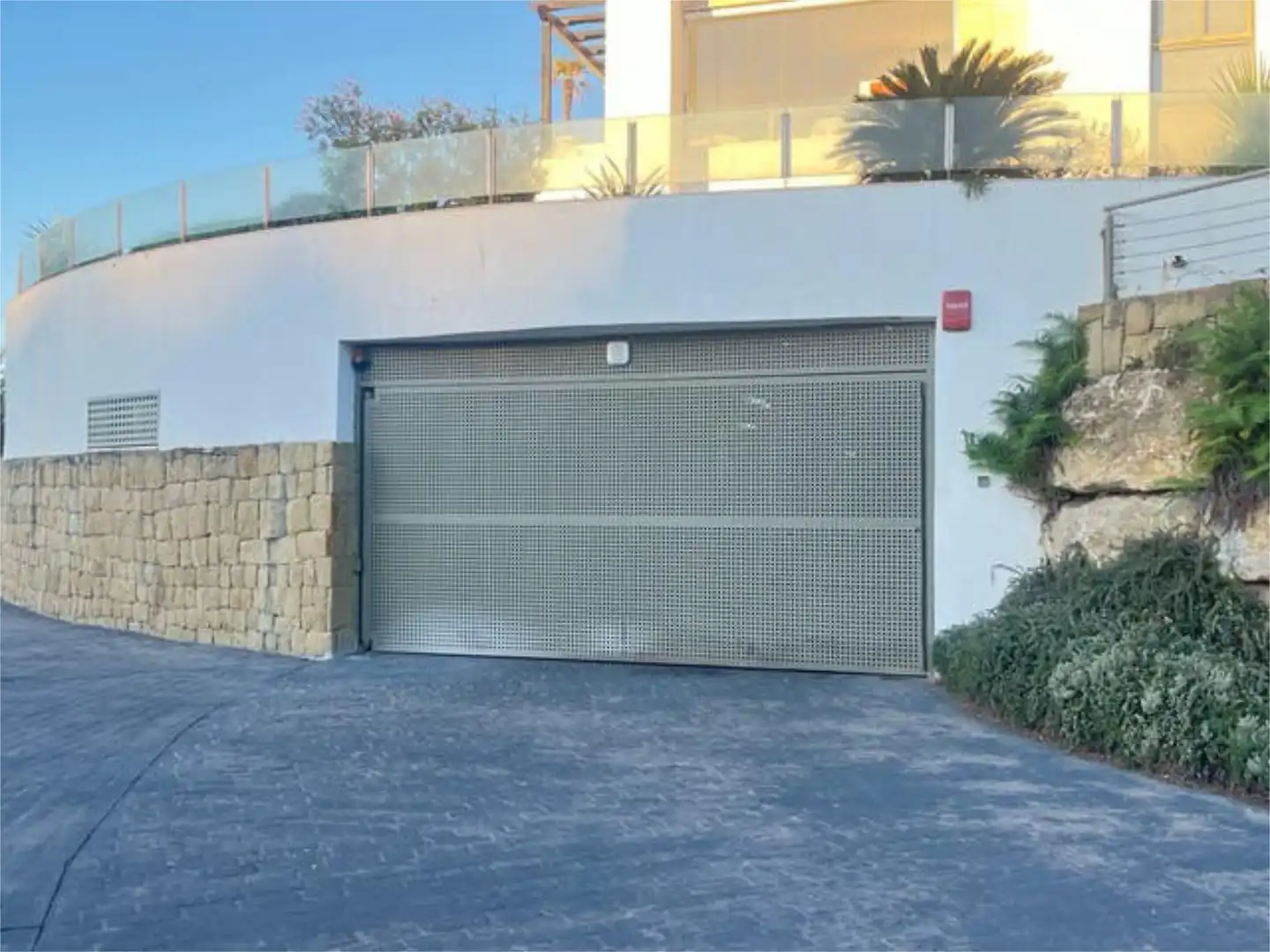 Garage zur Miete in Los Flamingos Parkplatz von Garage zur Miete in Benahavís
