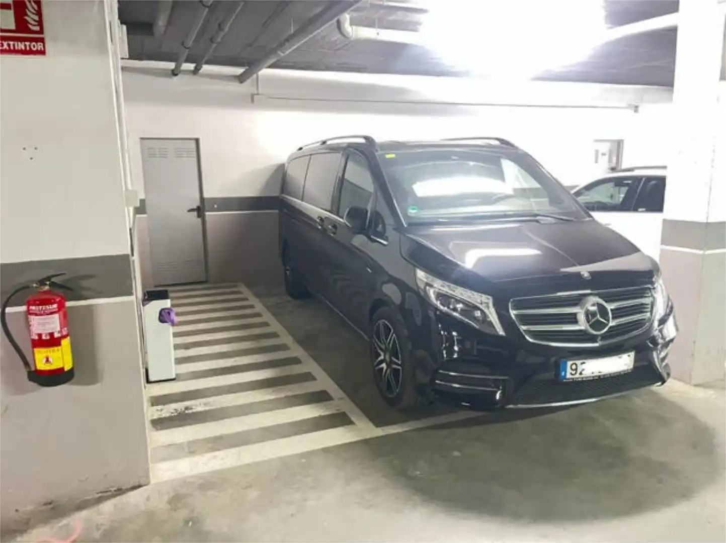 Garage zur Miete in Los Flamingos Parkplatz von Garage zur Miete in Benahavís