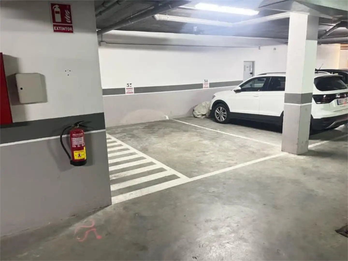 Garage zur Miete in Los Flamingos Parkplatz von Garage zur Miete in Benahavís