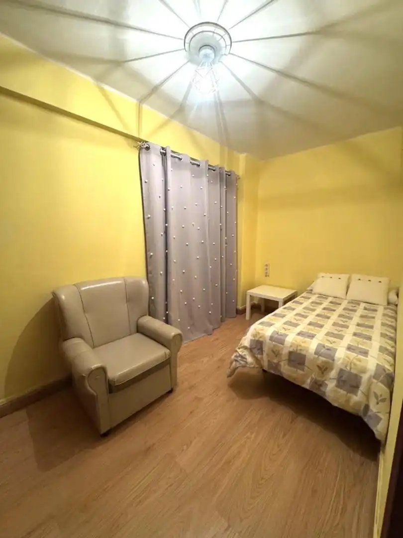 Pis de lloguer a Rúa Inferniño, 11, Porta Nova Dormitori de Pis de lloguer en Ferrol amb Parquet i Moblat