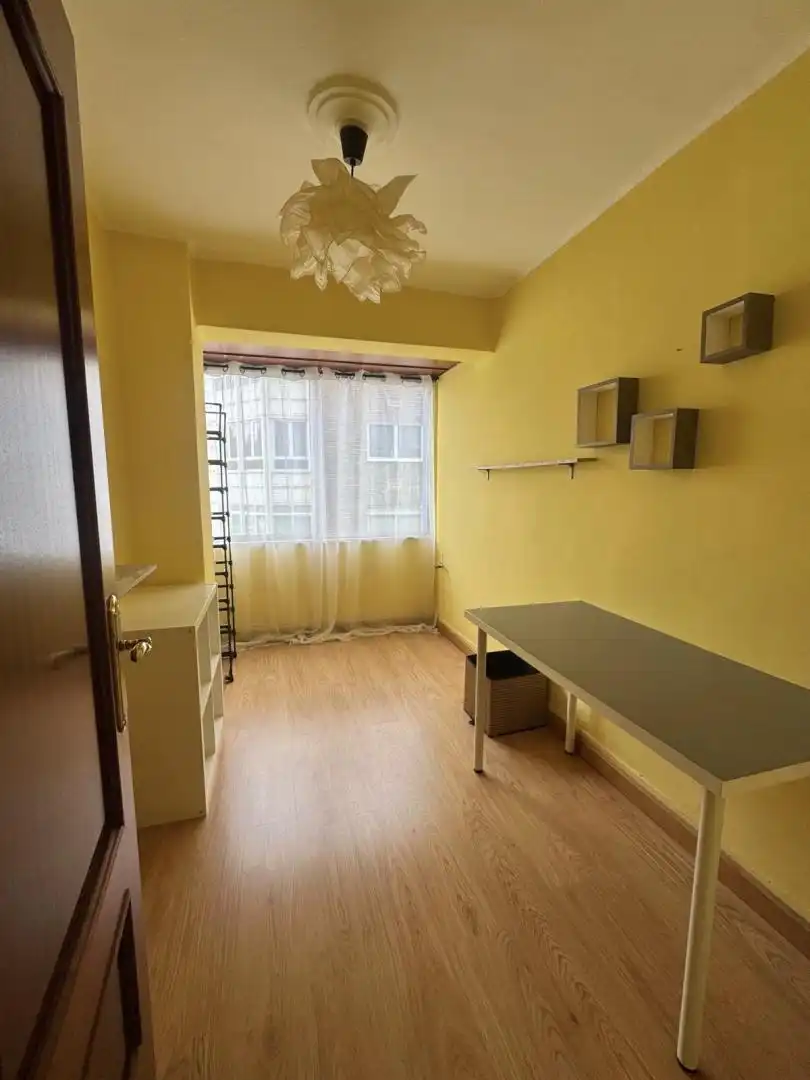 Pis de lloguer a Rúa Inferniño, 11, Porta Nova Dormitori de Pis de lloguer en Ferrol amb Parquet i Moblat