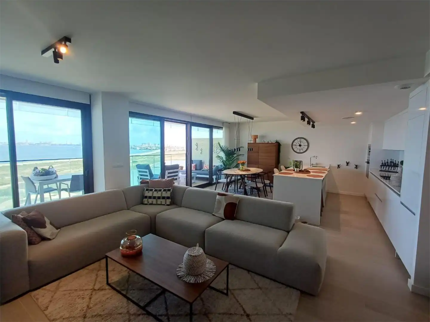 Piso en venta en Calle Bomilcar, 1, Playa Honda - Playa Paraíso Sala de estar de Piso en venta en Cartagena con Aire acondicionado, Terraza y Piscina