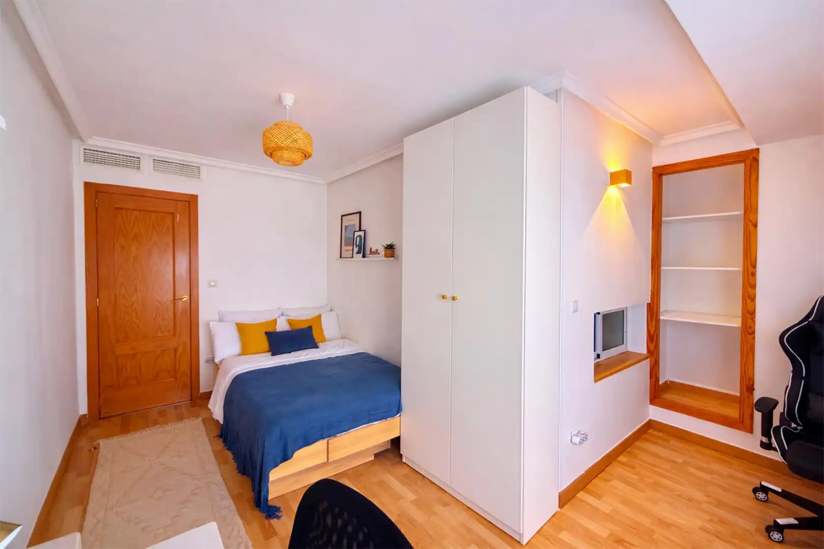 Wohnung zum Verkauf in Calle del Maestro Alonso, 56, Carolinas Altas Schlafzimmer von Wohnung zum Verkauf in Alicante / Alacant mit Terrasse
