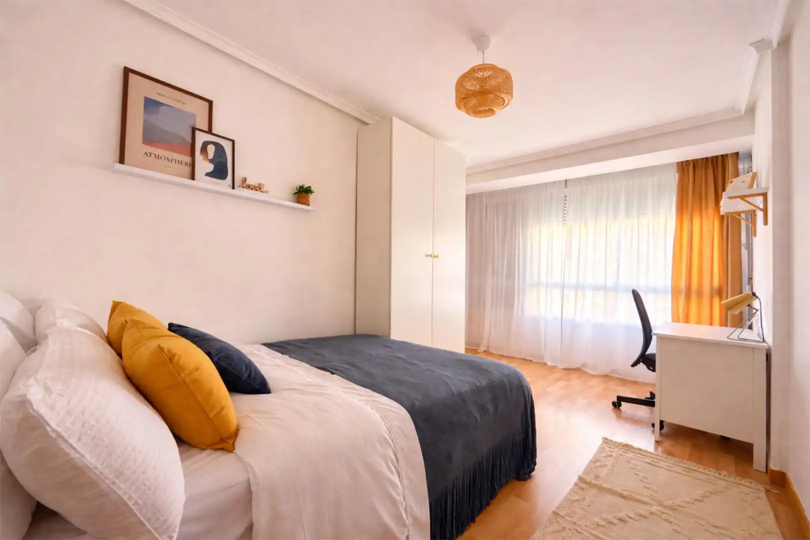 Wohnung zum Verkauf in Calle del Maestro Alonso, 56, Carolinas Altas Schlafzimmer von Wohnung zum Verkauf in Alicante / Alacant mit Terrasse