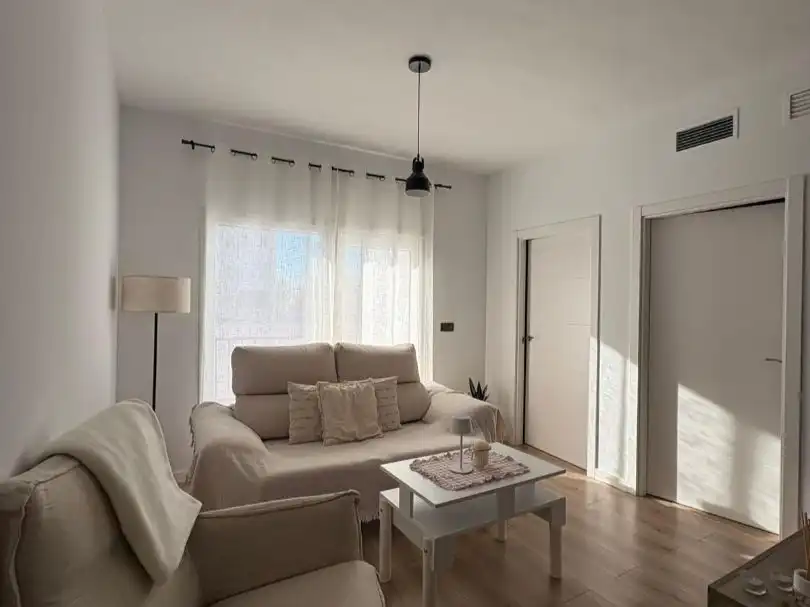 Apartamento de alquiler en Calle Legión X, 38, Centro Sala de estar de Apartamento de alquiler en Mérida con Aire acondicionado y Balcón