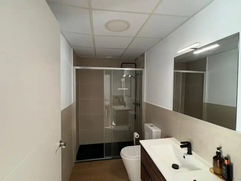 Apartamento de alquiler en Calle Legión X, 38, Centro Baño de Apartamento de alquiler en Mérida con Aire acondicionado y Balcón