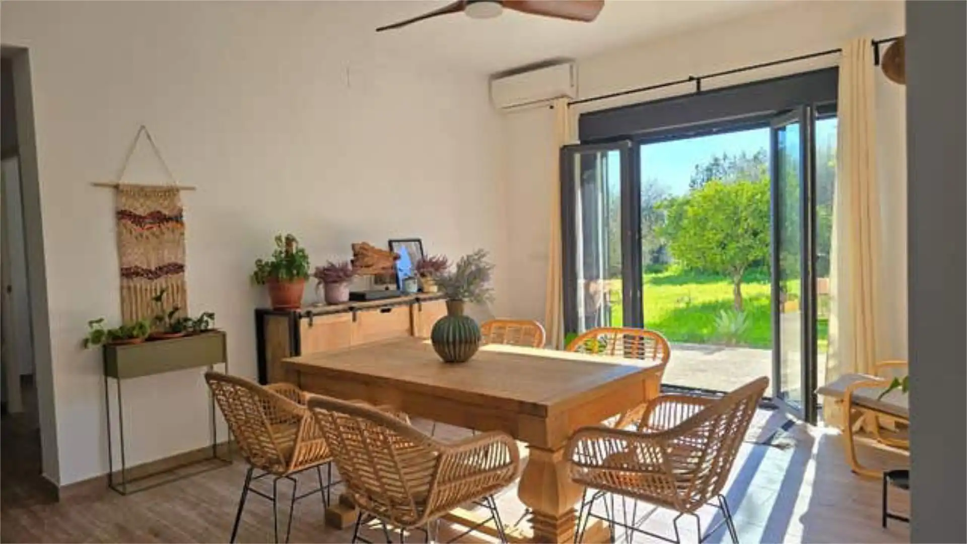 Comedor de Casa adosada en venta en Pilas con Calefacción, Jardín privado y Terraza