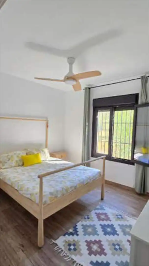 Habitación de Casa adosada en venta en Pilas con Calefacción, Jardín privado y Terraza