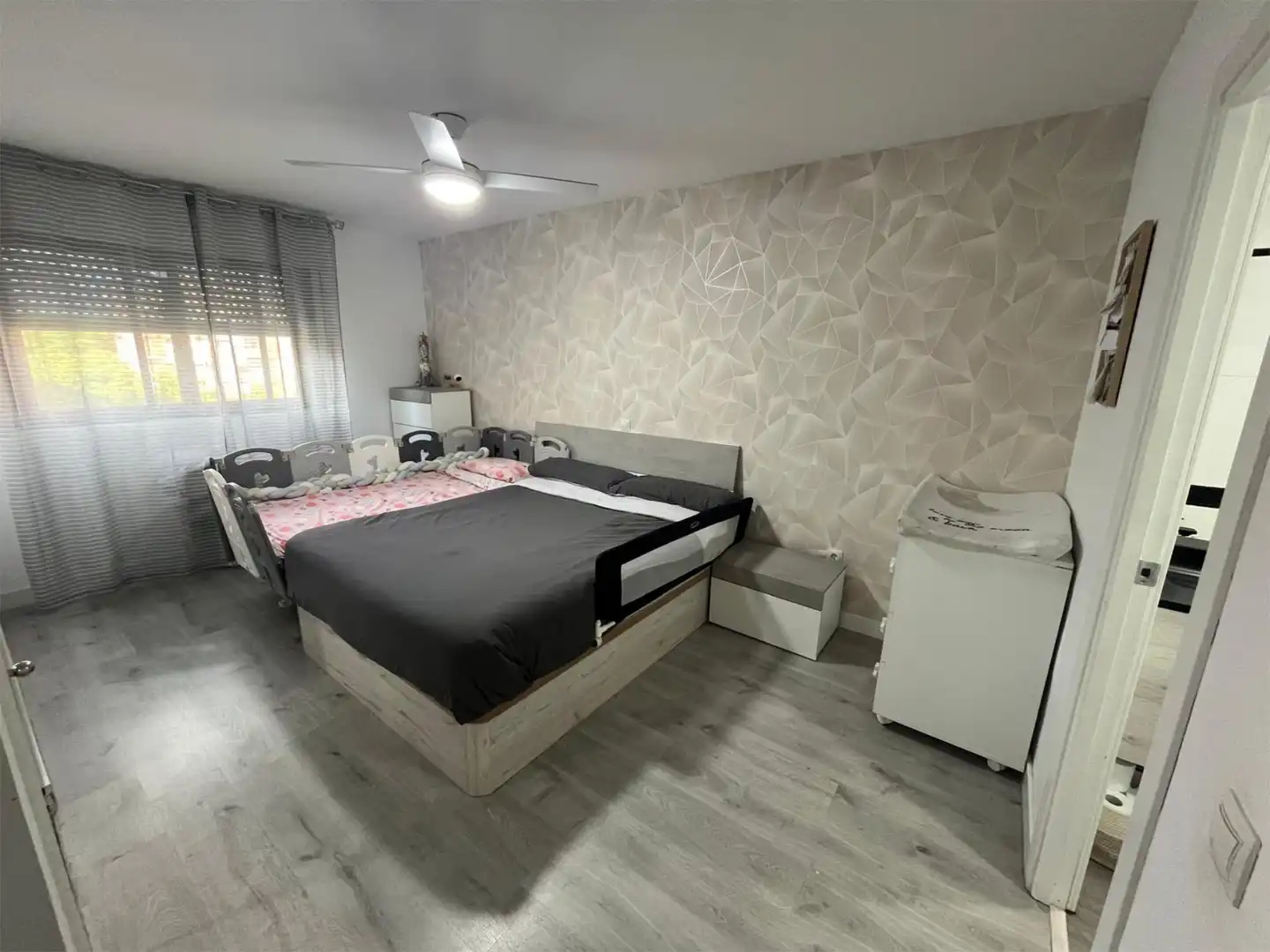 Piso en venta en Calle Cañada, 67, Cañada - Mancha Amarilla Habitación de Piso en venta en Torrejón de Ardoz con Aire acondicionado, Piscina y Balcón