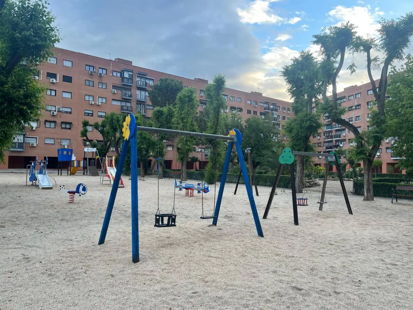 Piso en venta en Calle Cañada, 67, Cañada - Mancha Amarilla Parking de Piso en venta en Torrejón de Ardoz con Aire acondicionado, Piscina y Balcón