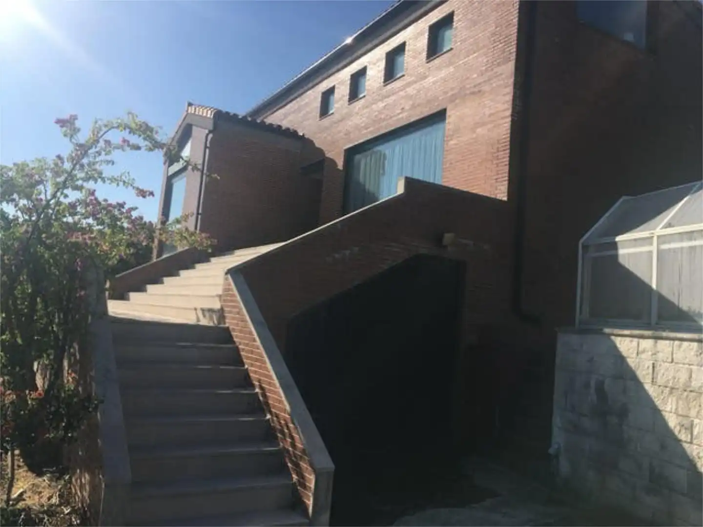 Casa adosada en venda a Ajo Vista exterior de Casa adosada en venda en Bareyo amb Terrassa i Piscina