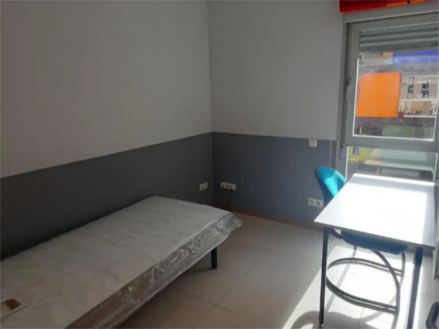 Habitación de Piso para compartir en  Madrid Capital con Calefacción, Piscina y Amueblado
