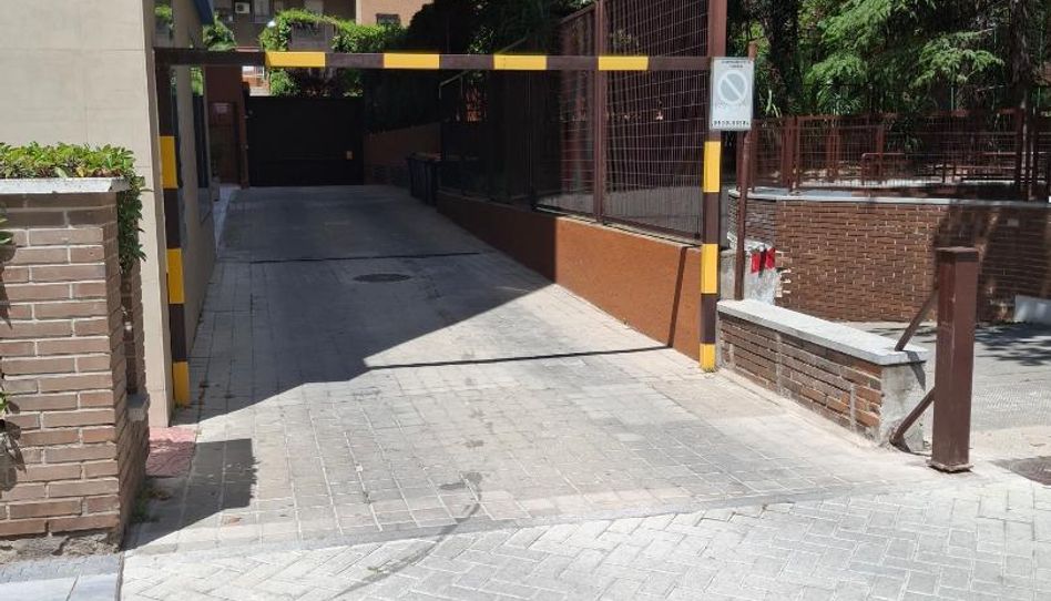 Garage for rent in Calle Santiago de Compostela, 44, La Montaña - El Cortijo, Aranjuez - image 1 Photo 1 of Garage for rent in Calle Santiago de Compostela, 44, La Montaña - El Cortijo, Aranjuez