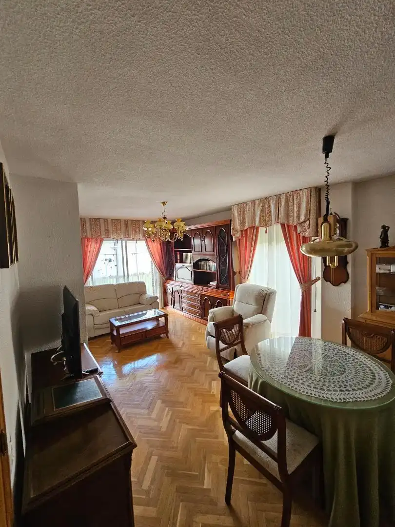 Sala de estar de Piso en venta en Ávila con Calefacción, Jardín privado y Parquet